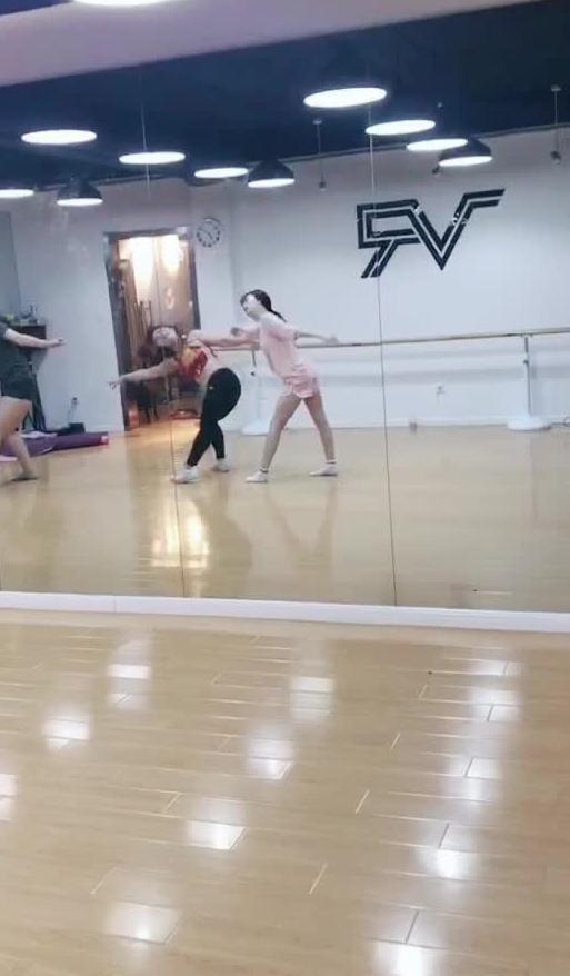 舞蹈学妹吃瓜视频大全,揭秘校园热辣瞬间
