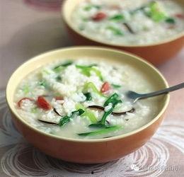 瓜哥吃鸡架泡饭视频,趣味横生美食体验